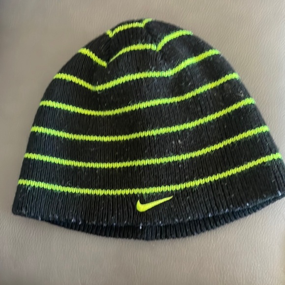 Nike Youth Winter Hat - Picture 1 of 2